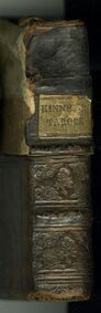 Lederetui mit der Aufschrift „Kinneser Tarock“